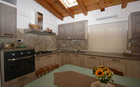 Villa Mameli: Keuken, Countertop, Interieur Ontwerp, Toestel Van De Keuken, Hout, Flooring, Gootsteen, Cabinetry, Major Appliance, Meubilair