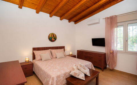 Villa Mameli: Meubilair, Interieur Ontwerp, Flooring, Verdieping, Hout, Bed, Slaapkamer, Plafond, Kamer, Laken