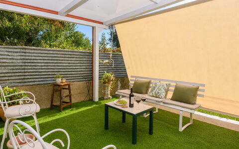 Villa Mameli: Meubilair, Buitenmeubels, Interieur Ontwerp, Verdieping, Stoel, Patio, Schaduw, Hardwood, Beits, Kamerplant