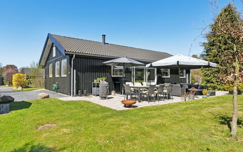 Loreia - 1.4Km from the Sea: Meubilair, Buitenmeubels, Tableware, Tafel, Drinkware, Stoel, Buitentafel, Voedsel, Fles