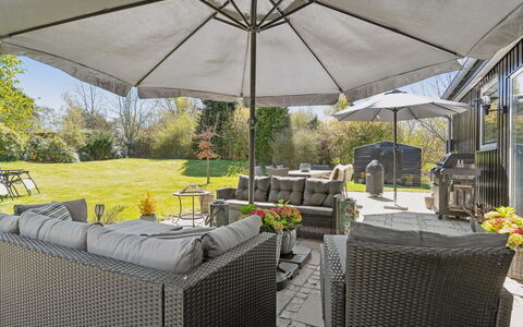 Loreia - 1.4Km from the Sea: Meubilair, Buitenmeubels, Tableware, Tafel, Drinkware, Stoel, Buitentafel, Voedsel, Fles