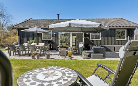Loreia - 1.4Km from the Sea: Meubilair, Buitenmeubels, Tableware, Tafel, Drinkware, Stoel, Buitentafel, Voedsel, Fles