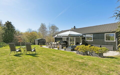 Loreia - 1.4Km from the Sea: Meubilair, Buitenmeubels, Tableware, Tafel, Drinkware, Stoel, Buitentafel, Voedsel, Fles