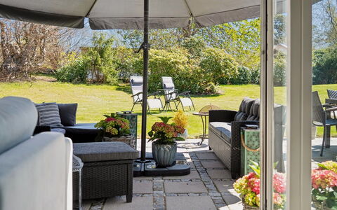 Loreia - 1.4Km from the Sea: Meubilair, Stoel, Buitenmeubels, Tafel, Buitentafel, Keuken En Eettafel, Bloempot, Schaduw, Patio, Tuin