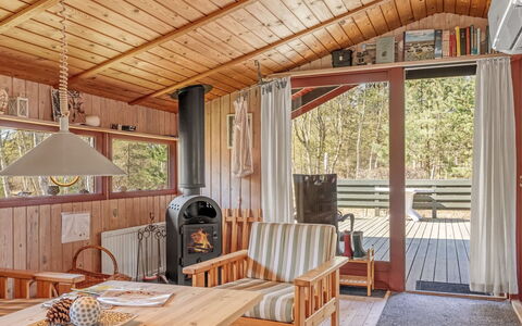 Antomine - 500M from the Sea: Hout, Plafond, Meubilair, Interieur Ontwerp, Verblijf, Hardwood, Veranda, Huis, Beits, Blokhut