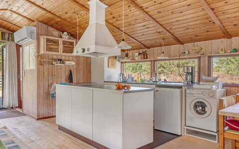 Antomine - 500M from the Sea: Hout, Keuken, Plafond, Interieur Ontwerp, Verdieping, Flooring, Major Appliance, Kamer, Countertop, Meubilair