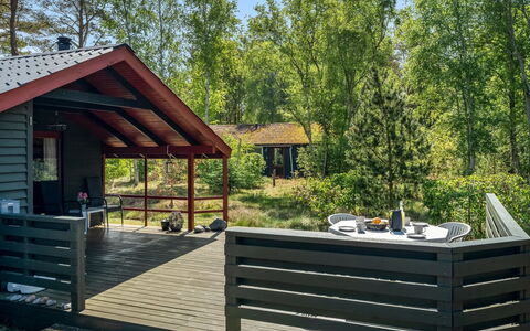 Antomine - 500M from the Sea: Hout, Verblijf, Garden Gebouwen, Schaduw, Tuin, Hardwood, Blokhut, Plank, Dek, Veranda