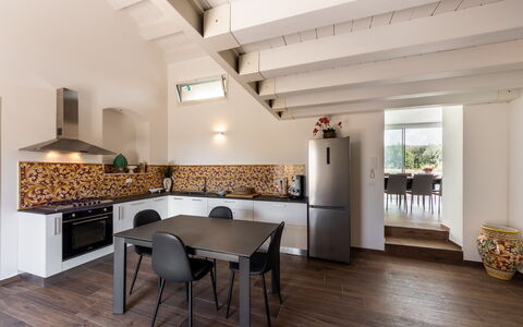 Villa Meti: Meubilair, Interieur Ontwerp, Flooring, Verdieping, Hout, Plafond, Keuken, Kamer, Verlichting, Countertop