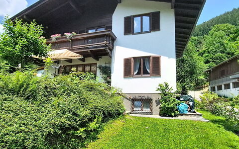 Alpenhit Zell am See: Gebouw, Huis, Huis, Struik, Verblijf, Dak, Landelijk Gebied, Groundcover, Helling