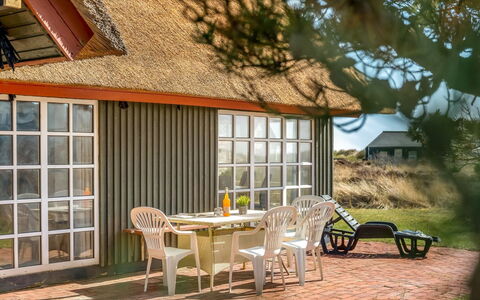 Antonetta - 80M from the Sea: Gebouw, Huis, Venster, Huis, Dak, Woongebied, Struik, Verblijf, Land Lot