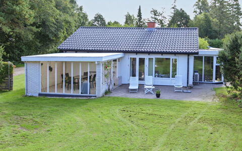 Ileana - 250M from the Sea: Gras, Dak, Huis, Huis, Struik, Veranda, Verblijf, Tuin, Landgoed, Boerderij