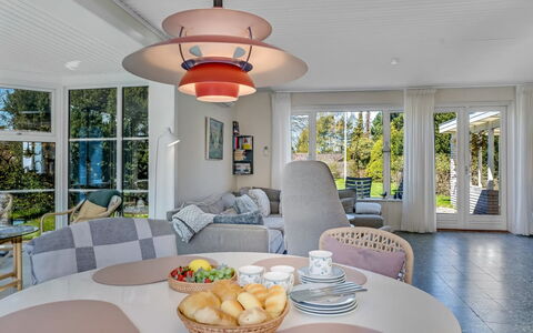 Ileana - 250M from the Sea: Interieur Ontwerp, Plafond, Meubilair, Flooring, Verdieping, Stoel, Lichte Inrichting, Beits, Woonkamer, Keuken En Eettafel