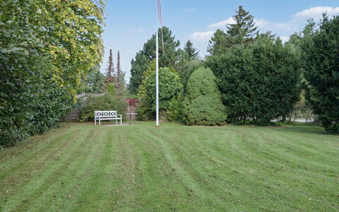 Ileana - 250M from the Sea: Boom, Gras, Struik, Land Lot, Gazon, Grasland, Tuin, Groundcover, Weide