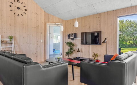 Finwith - 600M from the Sea: Hout, Flooring, Huis, Verdieping, Interieur Ontwerp, Plafond, Meubilair, Houten Vloer, Woonkamer, Hardwood