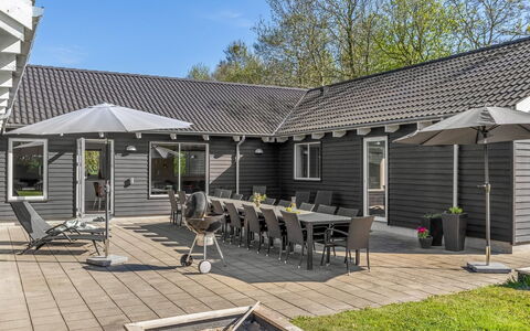 Finwith - 600M from the Sea: Dak, Huis, Verblijf, Siding, Buitenmeubels, Schaduw, Veranda, Landgoed, Werf, Patio