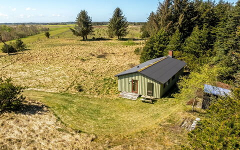 Fatlinda - 4Km from the Sea: Hout, Tuin, Backyard, Land Lot, Huis, Dak, Schaduw, Dek, Hardwood, Werf