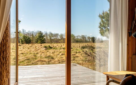 Fatlinda - 4Km from the Sea: Hout, Tuin, Backyard, Land Lot, Huis, Dak, Schaduw, Dek, Hardwood, Werf
