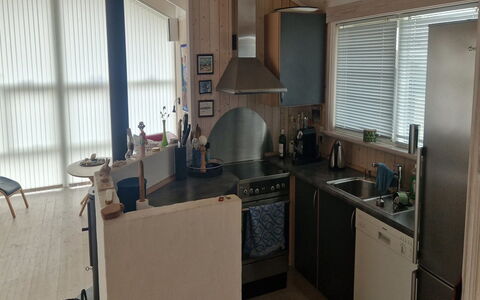 Hildegarda - 300M from the Sea: Hout, Meubilair, Interieur Ontwerp, Flooring, Keuken, Countertop, Plafond, Verlichting, Kamer, Verdieping