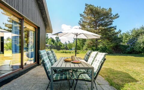 Tjerk - 900M from the Sea: Dak, Huis, Huis, Verblijf, Deur, Siding, Dek, Veranda, Plank, Hardwood