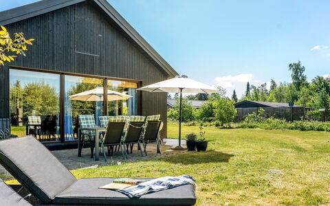 Tjerk - 900M from the Sea: Dak, Huis, Huis, Verblijf, Deur, Siding, Dek, Veranda, Plank, Hardwood