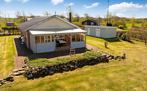 Jale - 500M to the Fjord: Dak, Huis, Huis, Verblijf, Deur, Siding, Dek, Veranda, Plank, Hardwood