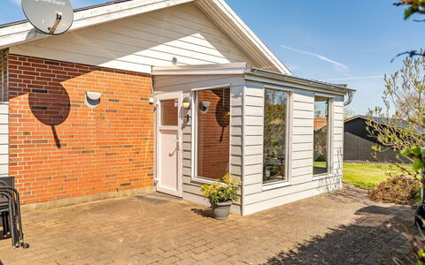 Jale - 500M to the Fjord: Dak, Huis, Huis, Verblijf, Deur, Siding, Dek, Veranda, Plank, Hardwood