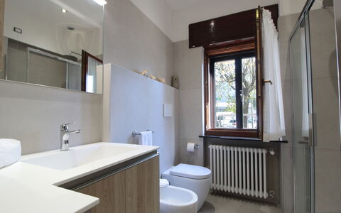 House Angy: Flooring, Interieur Ontwerp, Loodgieterswerkinrichting, Verdieping, Wastafel, Badkamer, Kraan, Kamer, Loodgieter, Wastafel In De Badkamer