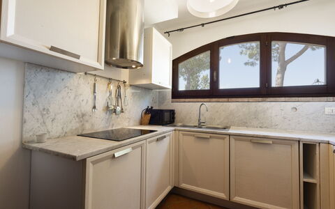 Villa Quintino: Keuken, Countertop, Interieur Ontwerp, Gootsteen, Hout, Flooring, Toestel Van De Keuken, Wastafel, Meubilair, Major Appliance