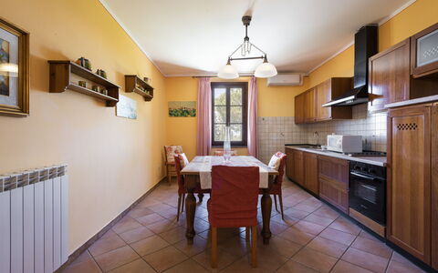 Villa Quintino: Interieur Ontwerp, Plafond, Flooring, Meubilair, Verdieping, Kamer, Keuken En Eettafel, Stoel, Eetkamer, Beits
