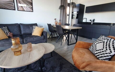 De Witte Parel: Meubilair, Flooring, Interieur Ontwerp, Verdieping, Hout, Bankstel, Woonkamer, Stoel, Kamer, Houten Vloer