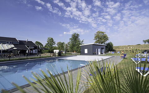 De Witte Parel: Zwembad, Toevlucht, Eco Hotel, Schaduw, Hotel, Landscaping, Villa, Badplaats, Balkon