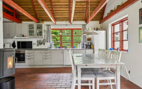 Jooseppi - 4.8Km from the Sea: Meubilair, Flooring, Hout, Plafond, Interieur Ontwerp, Verdieping, Keuken, Huis, Stoel, Kamer