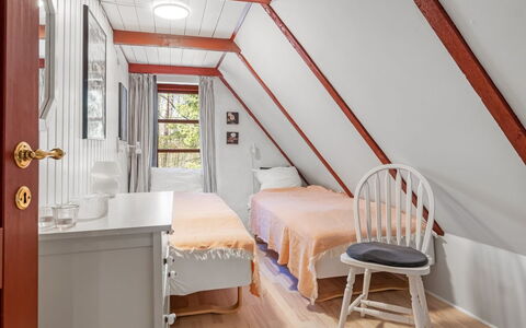 Jooseppi - 4.8Km from the Sea: Interieur Ontwerp, Meubilair, Flooring, Hout, Slaapkamer, Verdieping, Bed, Plafond, Kamer, Huis