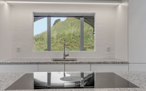 Eicke - 20M from the Sea: Keuken, Interieur Ontwerp, Countertop, Loodgieterswerkinrichting, Plafond, Kraan, Gootsteen, Flooring, Wastafel, Samengesteld Materiaal