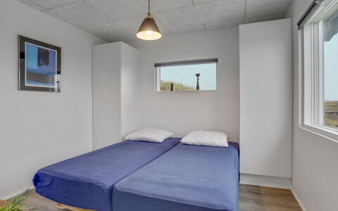 Eicke - 20M from the Sea: Muur, Verdieping, Flooring, Plafond, Interieur Ontwerp, Slaapkamer, Kamer, Meubilair, Appartement, Bed