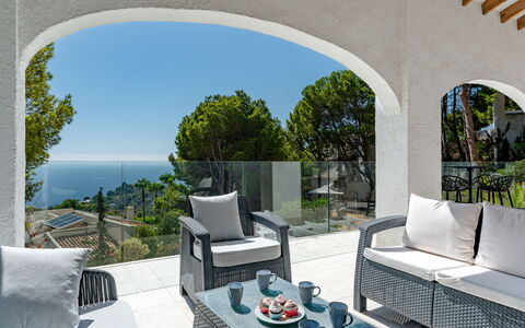 Preciados: Meubilair, Stoel, Buitenmeubels, Interieur Ontwerp, Tafel, Huis, Toevlucht, Balkon, Eco Hotel, Schaduw