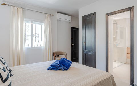 Preciados: Meubilair, Interieur Ontwerp, Hout, Flooring, Verdieping, Bed, Slaapkamer, Kamer, Plafond, Raambekleding
