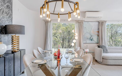 Preciados: Meubilair, Interieur Ontwerp, Lichte Inrichting, Plafond, Kroonluchter, Tafel, Eetkamer, Keuken En Eettafel, Stoel, Verlichting