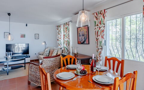 Preciados: Meubilair, Interieur Ontwerp, Flooring, Kamer, Verdieping, Plafond, Huis, Stoel, Appartement, Keuken En Eettafel