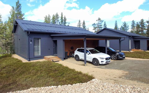 Saariselän Aavahelmi a: Garage, Verblijf, Siding, Luxevoertuig, Oprit, Garden Gebouwen, Schuur, Garagedeur