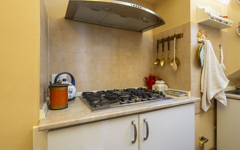 La Quiete: Toestel Van De Keuken, Keuken, Major Appliance, Fornuis, Countertop, Fornuis, Gasfornuis, Cooktop, Huishoudapparatuur, Interieur Ontwerp