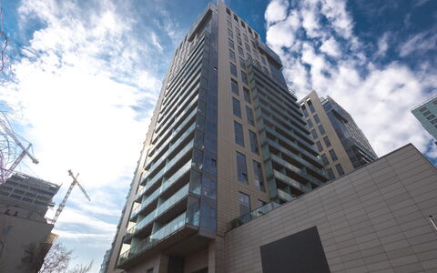 Platinum Towers: Blauw, Water, Zwemwater, Kust En Oceanic Landvormen, Kust, Zee, Buitenmeubels, Zomer, Oceaan, Strand
