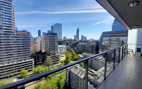 Platinum Towers: Blauw, Water, Zwemwater, Kust En Oceanic Landvormen, Kust, Zee, Buitenmeubels, Zomer, Oceaan, Strand