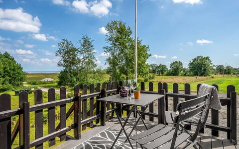 Arendine - 250M from the Sea: Meubilair, Hout, Buitenmeubels, Stoel, Tafel, Buitentafel, Veranda, Keuken En Eettafel, Hardwood, Hek