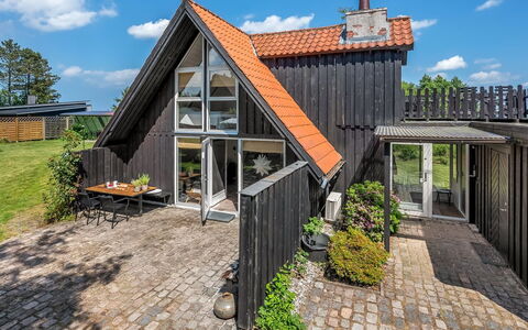 Arendine - 250M from the Sea: Hout, Dak, Architectuur, Huis, Verblijf, Deur, Siding, Helling, Tuin, Landgoed