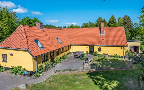 Aika - 1.6Km to the Fjord: Dak, Verblijf, Landgoed, Boerderij, Backyard, Tuin, Gazon, Werf, Oprit
