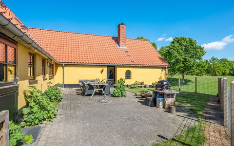 Aika - 1.6Km to the Fjord: Dak, Land Lot, Verblijf, Huis, Landgoed, Gazon, Boerderij, Backyard, Schaduw, Tuin