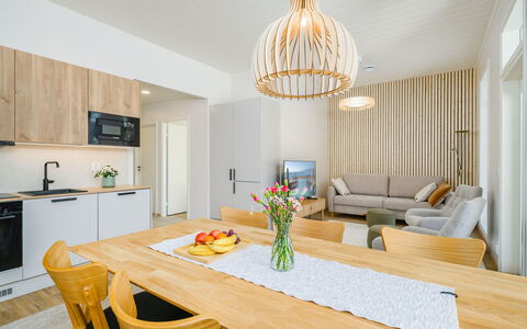 Saariselän Aavahelmi C: Meubilair, Interieur Ontwerp, Flooring, Verdieping, Hout, Lichte Inrichting, Plafond, Houten Vloer, Kamer, Verlichting