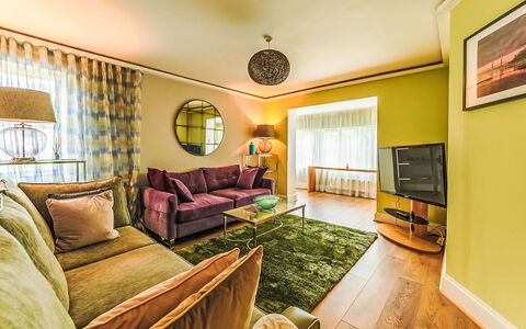 Meadfoot View: Boom, Huis, Huis, Struik, Verblijf, Landgoed, Woud, Lariks, Bos