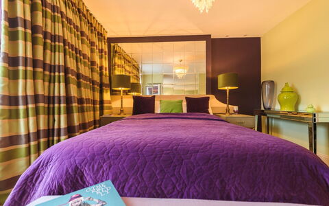 Torwood: Meubilair, Interieur Ontwerp, Bed, Slaapkamer, Flooring, Verdieping, Bedding, Plafond, Laken, Hout